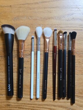 10 face/eye makeup brushes bundle - Sigma, Morphe, BK, NYX